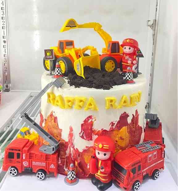 Cake Red FireFighter